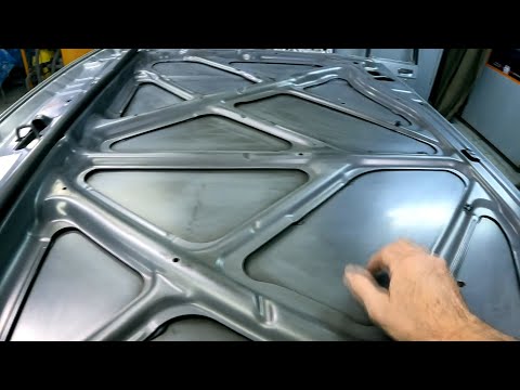 Видео: Устраняем дребезжание панели капота  Перекладываем герметик усилителя