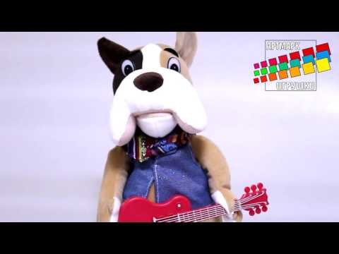 Видео: Интерактивная мягкая игрушка "Пёс с гитарой", код 58066