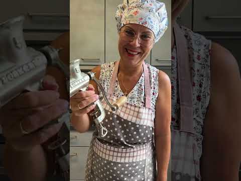 Видео: Плюшки с начинкой-выпечка к чаю 