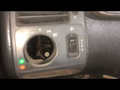 Видео: Как снять переключатель блок управления светом на автомобиле мерседес w210