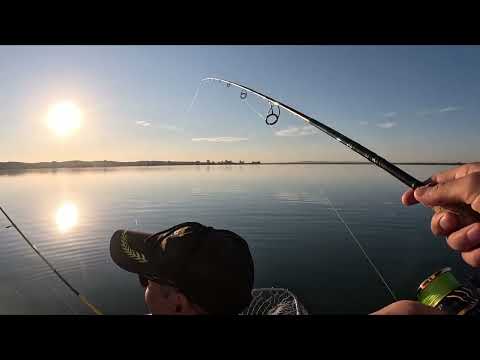 Видео: Последняя жара уже прошедшего лета и ловля на спиннинг с лодки!