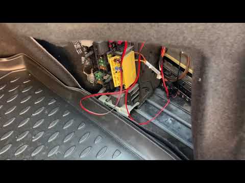 Видео: Mercedes benz w204 Installing factory rear view camera Установка камеры заднего вида