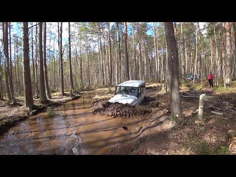 Видео: Duster, Hover, Шнива, Terrano и УАЗ в первой весенней грязи.