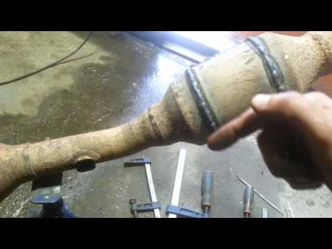 Видео: Бюджетная замена катализатора на иномарке.