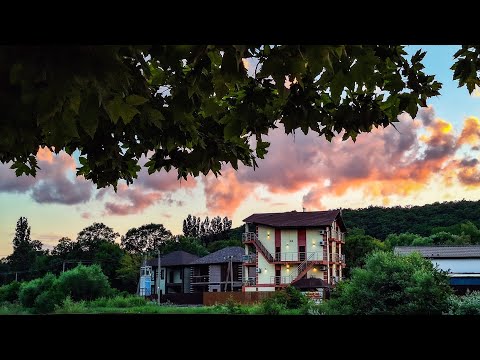 Видео: Посёлок Новомихайловский 29 июня 2024 года. Пляж, столовые, Хижина рыбака.