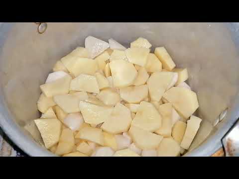 Видео: Вкусно пожрать / Тушёная картошка в скороварке с мясом на Новогодний Стол 🍲🍾🥂