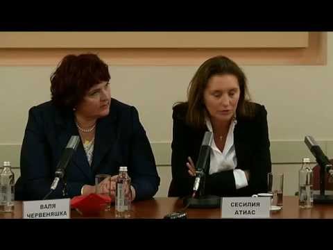 Видео: Сесилия Атиас (Саркози) среща медицинските сестри от процеса в Либия