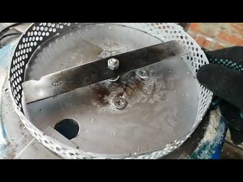 Видео: Замена ножа на зернодробилке Размол зерна