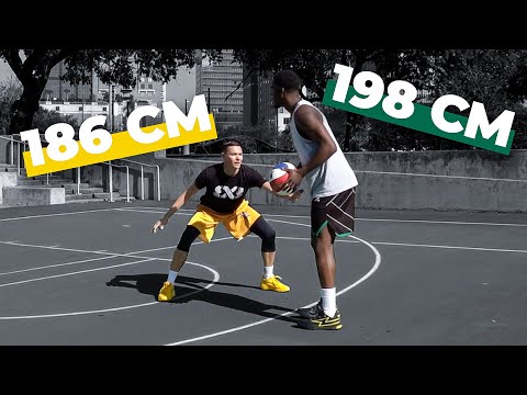 Видео: 1 на 1 против Игрока 1 Дивизиона NCAA и Harlem Wizards | Smoove