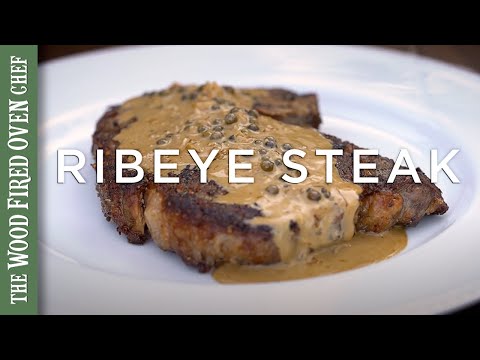 Видео: Стейк рибай с соусом из зеленого перца из дровяной печи