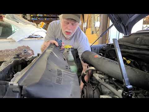 Видео: 2004 Dodge Ram 1500 4.7 замена водяного насоса часть 1