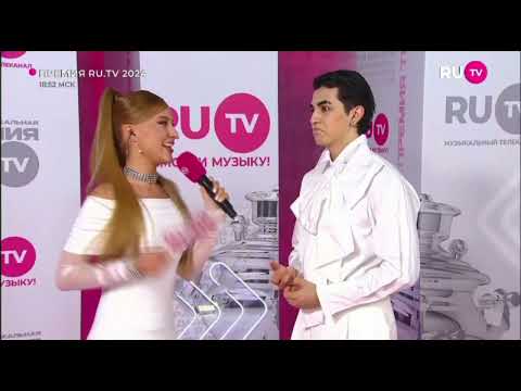 Видео: @amirchik У АМИРЧИКА ЕСТЬ ДЕВУШКА😳 4 года вместе или.........