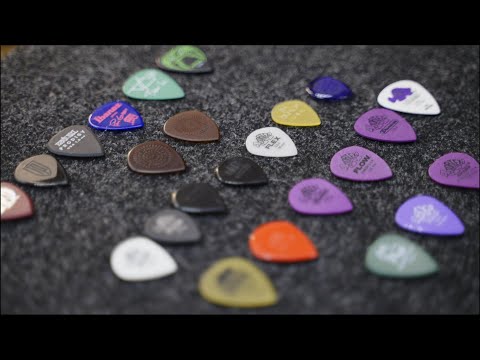 Видео: Зачем гитаристу столько медиаторов?