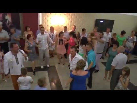 Видео: Василь Мельникович на весіллі в похресниці