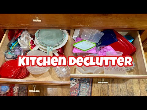Видео: УБОРКА КУХОННЫХ ЯЩИКОВ И ШКАФОВ / Уборка нескольких зон на кухне