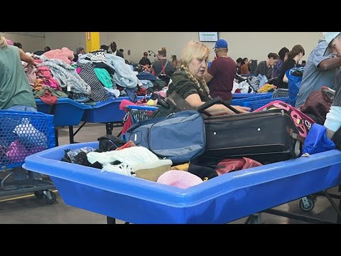 Видео: СВАЛКА В США😄Сумки и Ещё разное Барахло👍#OlyaSineevaUSA #goodwilloutlet