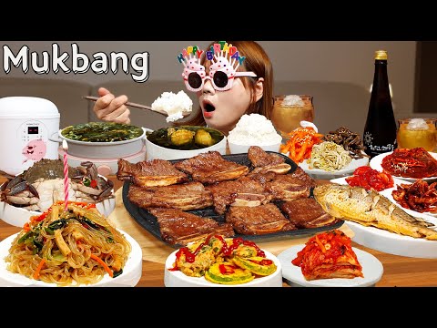 Видео: Sub)Real Mukbang-Мой день рождения 🥳 Корейская домашняя еда (12 блюд) 🍱 Лапша 🍜 ASMR