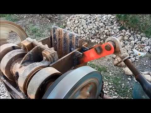 Видео: Дробилка для камня для минитрактора Iseki (jaw crusher)