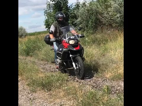 Видео: BMW R1200GS Adventure. Я в восторге! Тест по крутым холмам, по полю, грунт.