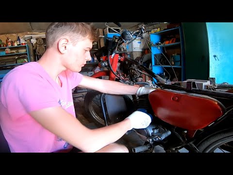 Видео: Замена пальца шатуна мотоцикла минск125.