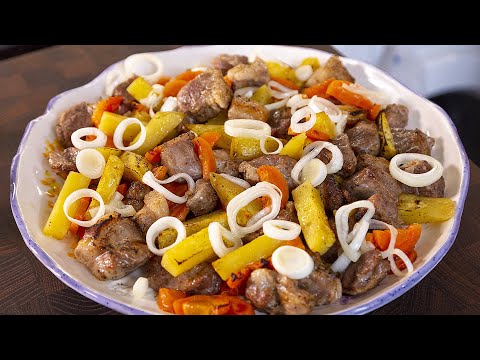 Видео: Картошка со свининой в духовке