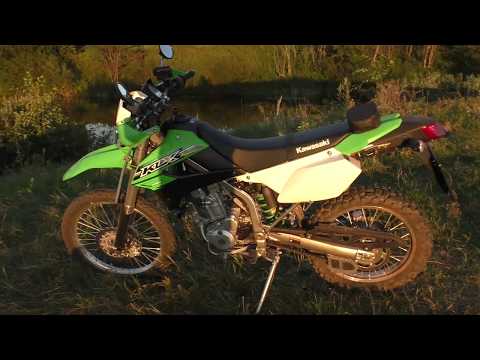 Видео: Kawasaki KLX 250 Обзор мотоцикла 2017 года.