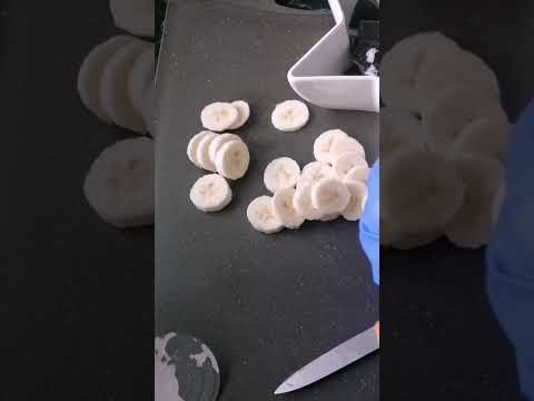 Видео: Шоколадови бонбони от банан