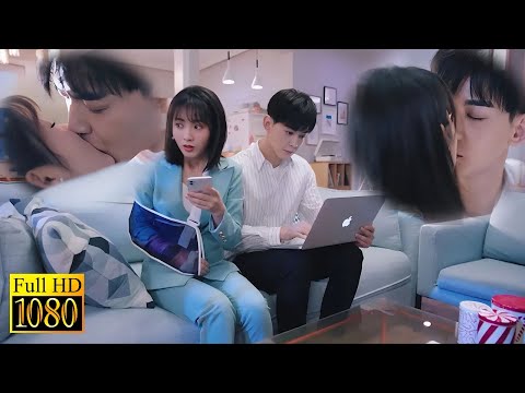 Видео: Ронг находит к ней любовь в Wi-Fi у доктора и радостно целует его, он отвечает на поцелуй.