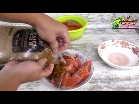 Видео: Шашлык из красной рыбы, простой но очень вкусный маринад для рыбного блюда на углях