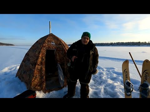 Видео: Она пришла в палатку ВСЯ В КРОВИ / Зимняя рыбалка в палатке / Ловим сига и хариуса