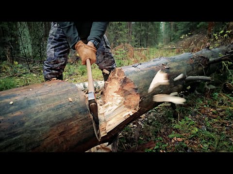 Видео: Техника безопасности при рубке топором.