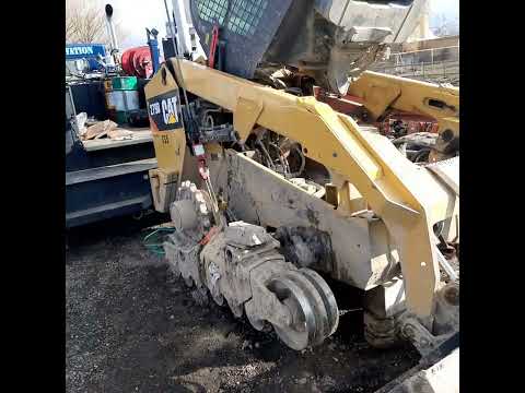 Видео: Ремонт шланга главной передачи мини-погрузчика Cat не так сложен, как вы думаете