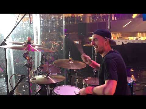 Видео: Стас Пьеха - На ладони линия (Партийная зона/МузТВ) - Барабаны Максимилиан Максоцкий