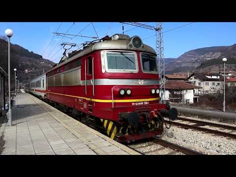 Видео: Бързият влак 2612 Варна-София пресича Церово, начело с любимата "Шкода" 44 160...