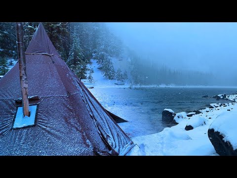 Видео: Кемпинг с горячей палаткой в снежную бурю | Дровяная печь чили