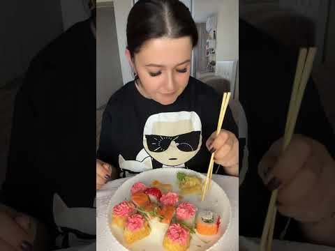 Видео: МУКБАНГ 🍱РОЛЛЫ/🍣СУШИ/🍰ЧИЗКЕЙК. Разочарование😥очередной доставки в Сочи