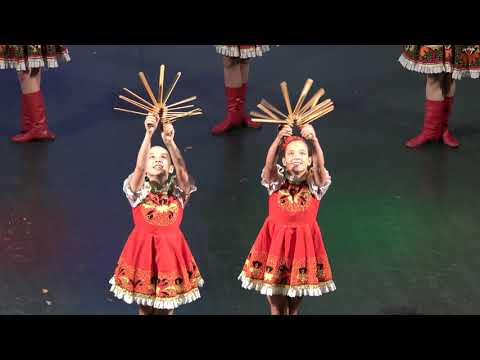 Видео: "Золотая хохлома", Ансамбль "Школьные годы". "Golden Khokhloma", Ensemble "School Years".