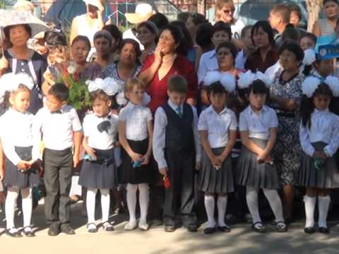 Видео: Саулеш Турсынбаевна и ее маленькая компания 2015-2016 сш.имени М.Горького с ДМЦ