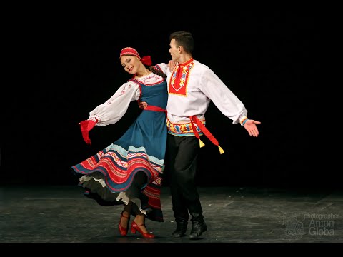 Видео: «А я по лугу», Ансамбль имени Устиновой. "And I'm in the Meadow", Ustinova Ensemble.