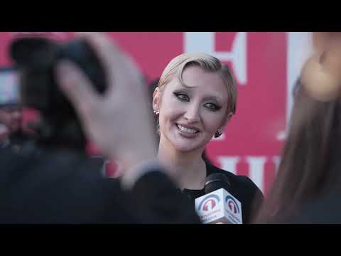 Видео: Я — Женщина Года: премия, премьера песни и 20 мальчиков на подтанцовке
