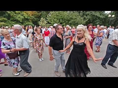 Видео: 31.08.24г..."В гавань заходили Корабли"... звучит на танцполе в Гомельском парке...