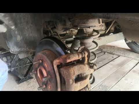 Видео: Замена заклинивших задних суппортов на Хендай солярис 1.6