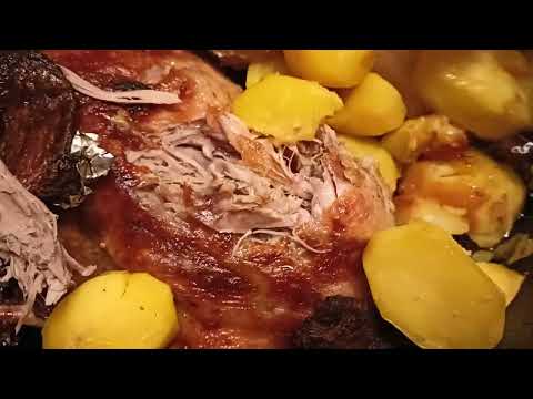 Видео: 🍲ДВЕ утки в печи, на улице приготовили, с картошкой🥔😋