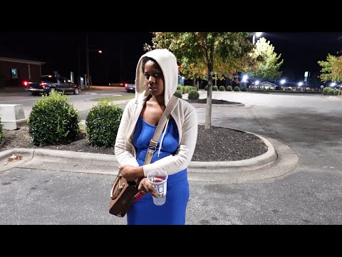 Видео: Уличное интервью: Марли бежит за сумкой поздно ночью