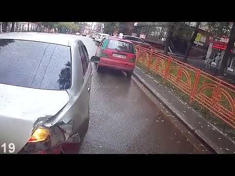 Видео: Дураки и дороги. Сборник безумных водителей #226