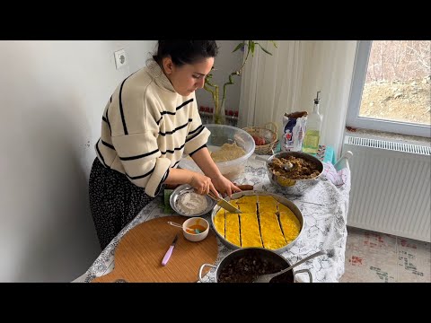 Видео: Запеченная луковая и мясная выпечка / Жизнь в горной деревне / Местные блюда