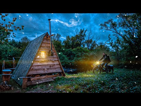 Видео: НАШЕЛ и СПРЯТАЛСЯ от майской МЕТЕЛИ в ДОМЕ у реки | ЧТО в КОРОБКЕ?