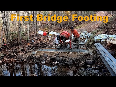 Видео: Мост для подъездной дороги к коттеджу, часть 2 — Заливка первого фундамента