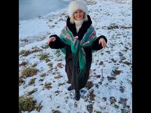 Видео: Платочный калейдоскоп #павловопосадская#шаль#платок#шалемания#показы#сшубкой#подшубку