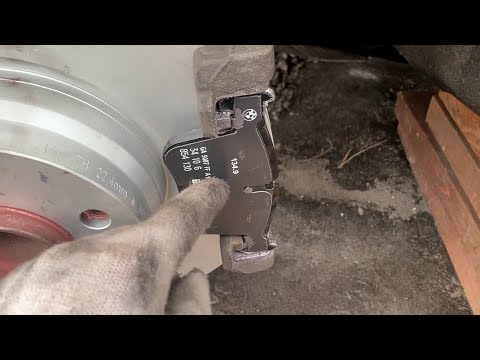 Видео: Замена передних тормозных колодок и дисков на BMW F30